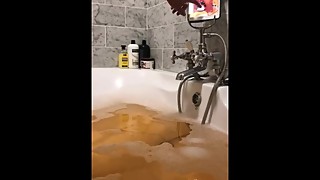 Wanking over strangers wife in bath